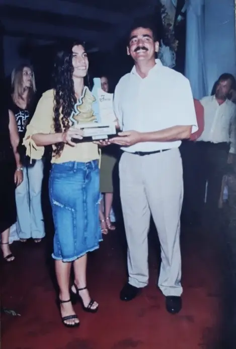 Lôids recebendo o troféu do FESTITA em 2003